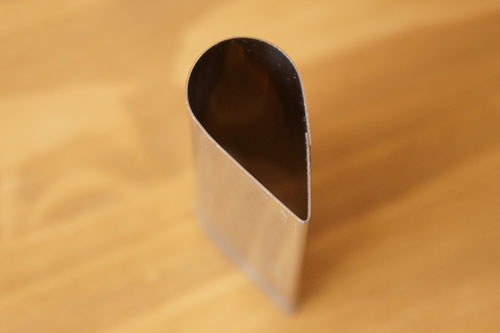 Ʋ  (1.7x2.7cm)