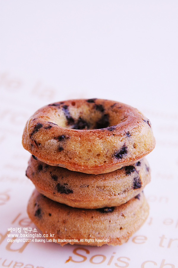 ٳ Ĩ ũ  BANANA CHOCO CHIP BAKED DONUTS<br><font color=