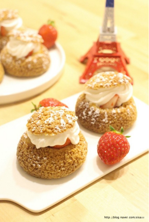  Ű  (Straberry Cookie choux)